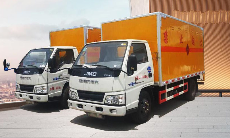 hjc888黄金城危险品厢式车