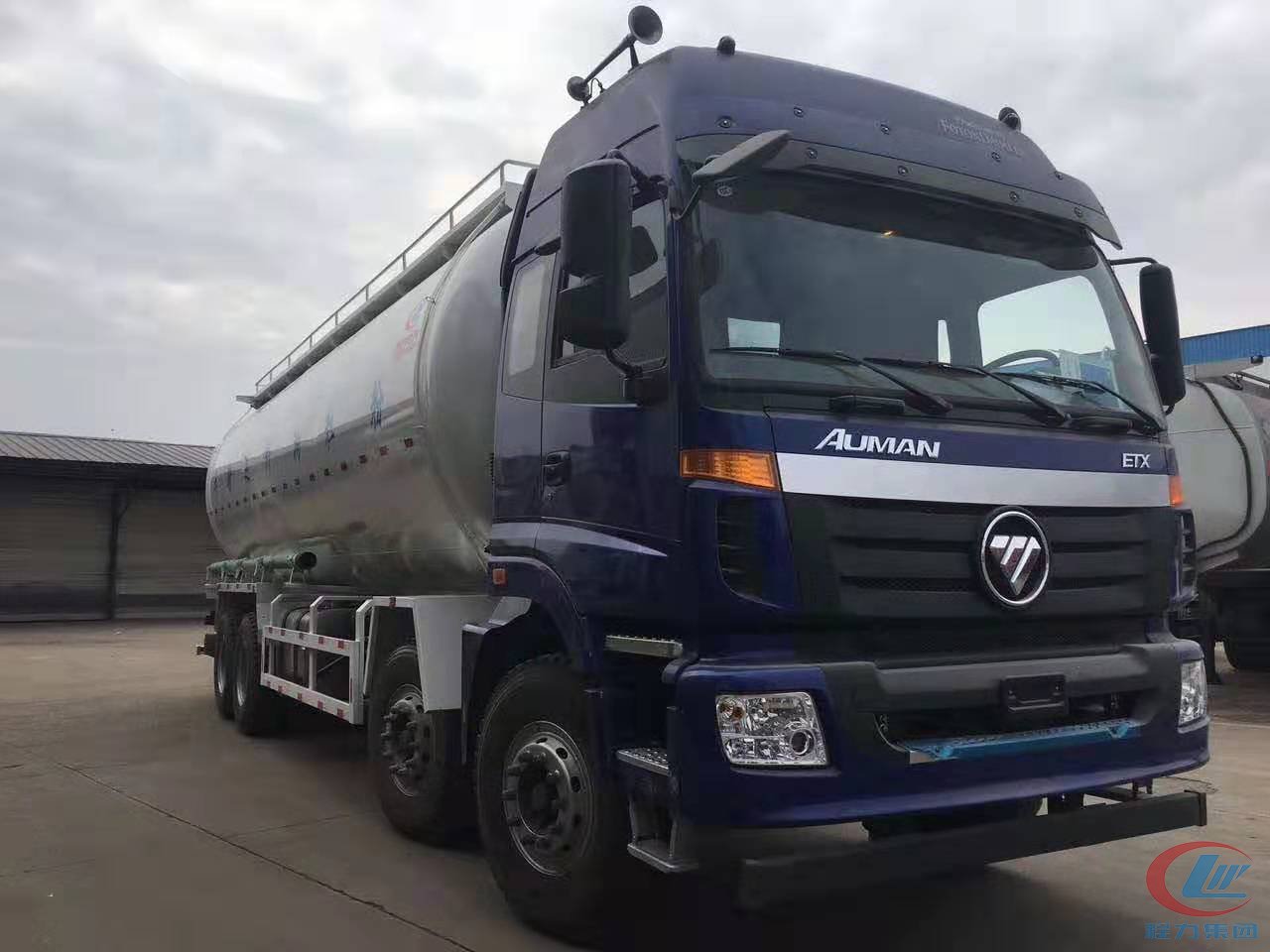 hjc888黄金城福田欧曼30吨粉粒物料运输车