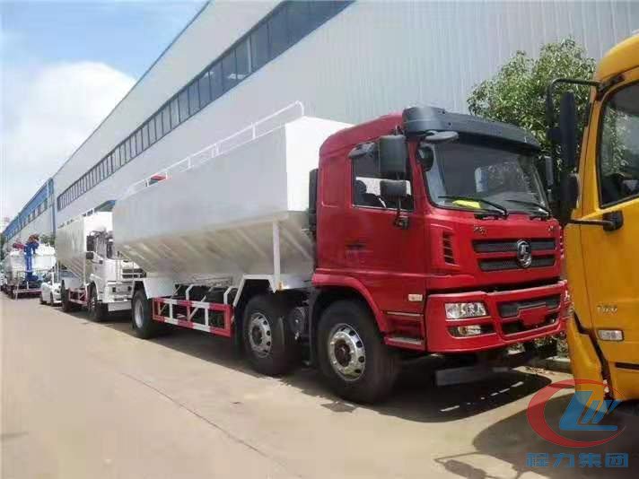 hjc888黄金城陕汽轩德小三轴散装饲料车