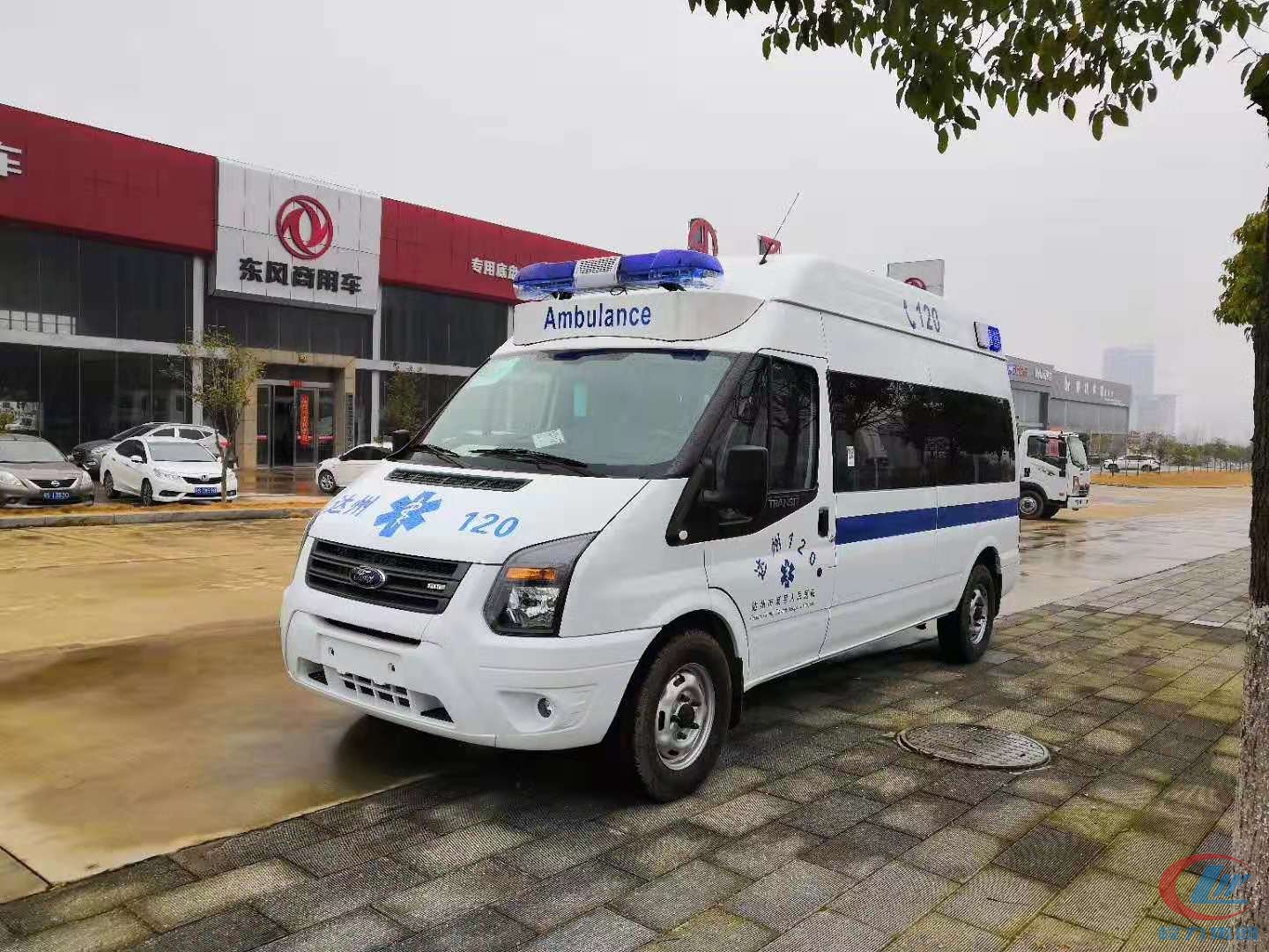 湖北hjc888黄金城福特V348高顶监护型救护车侧面图