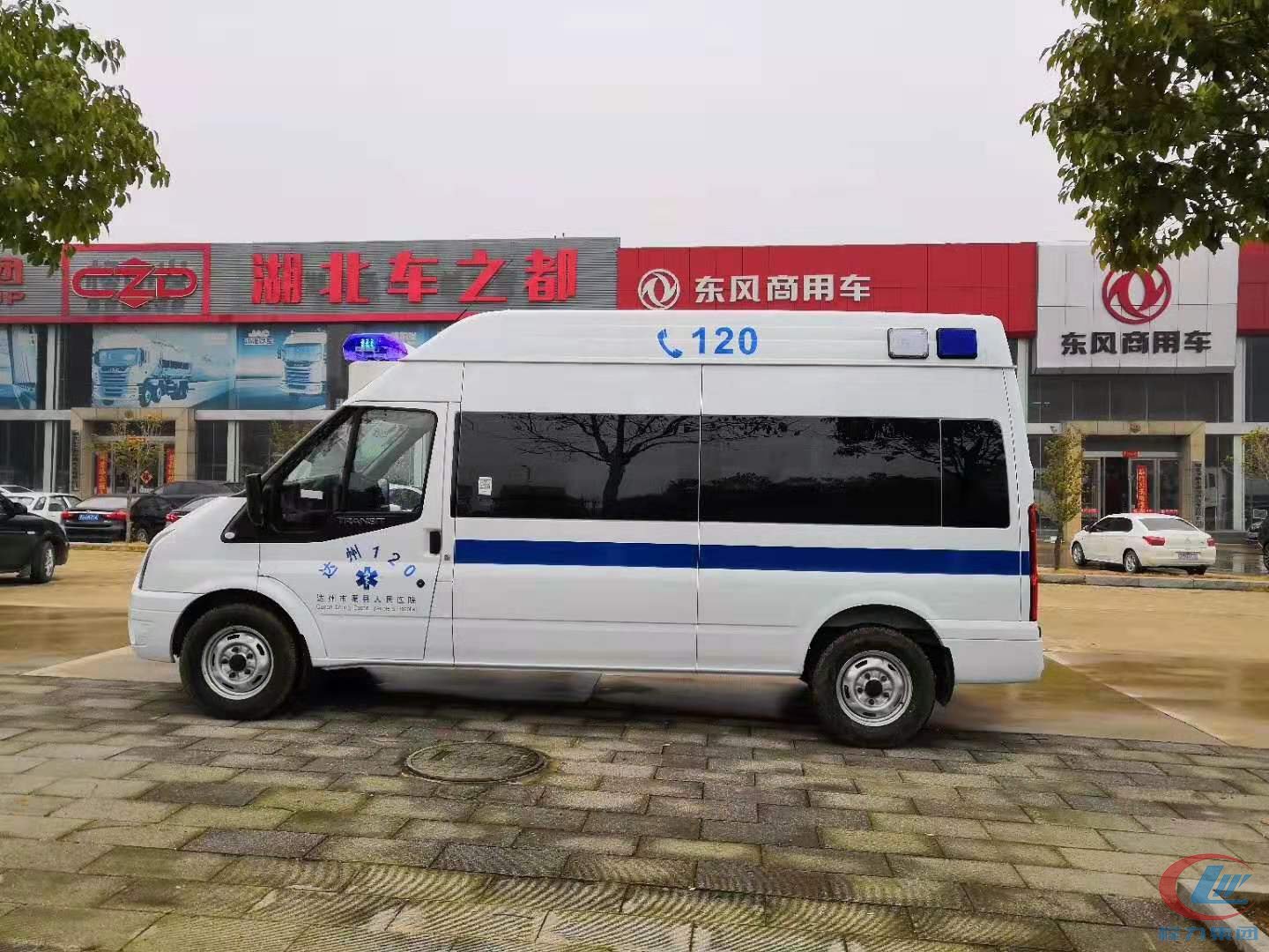 湖北hjc888黄金城福特V348高顶监护型救护车侧面图