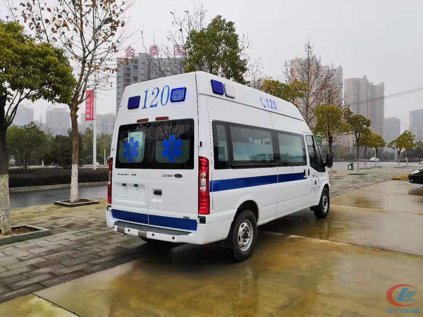 湖北hjc888黄金城福特V348高顶监护型救护车侧面图