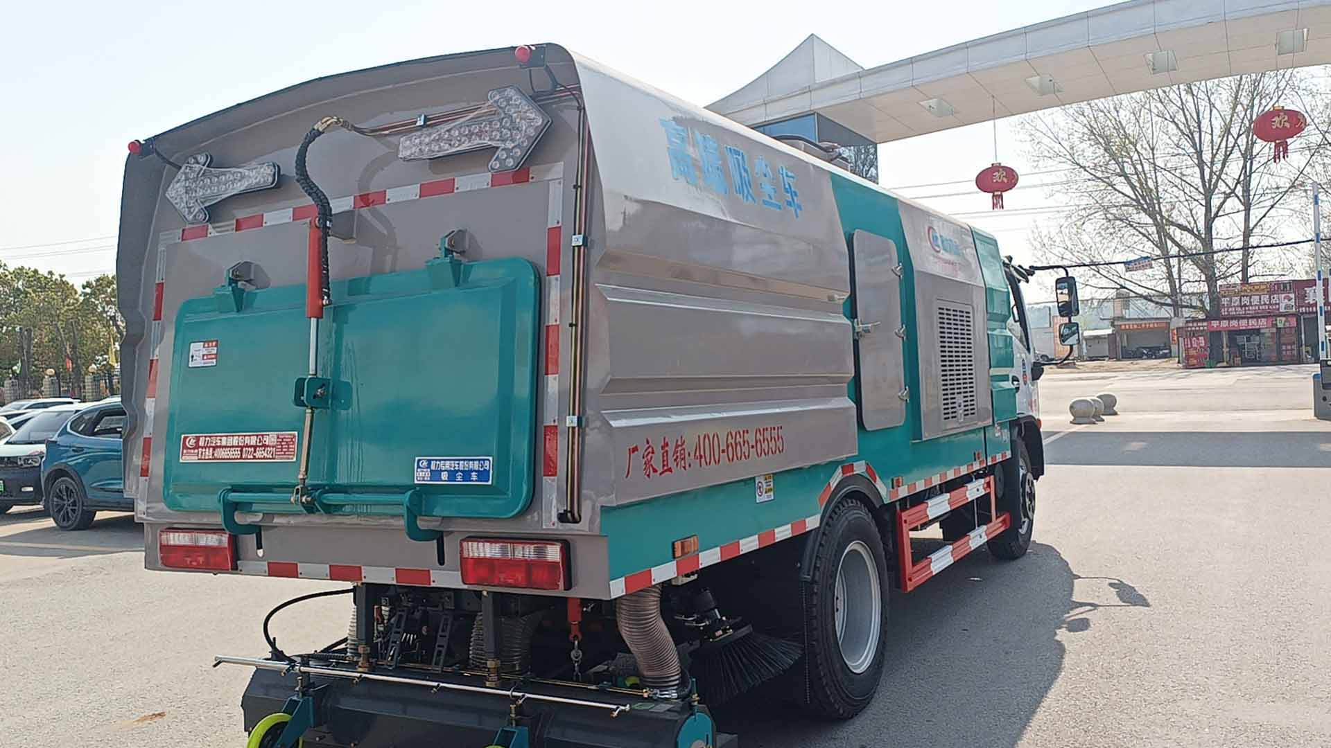 hjc888黄金城吸尘车厂家直销，东风大福瑞卡高端吸尘车