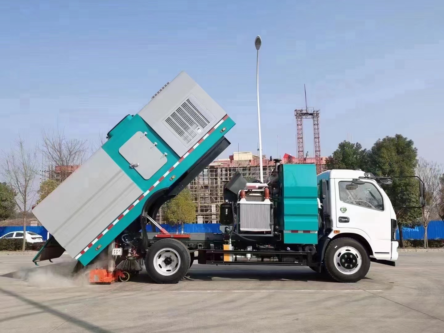 hjc888黄金城东风福瑞卡后置吸尘车