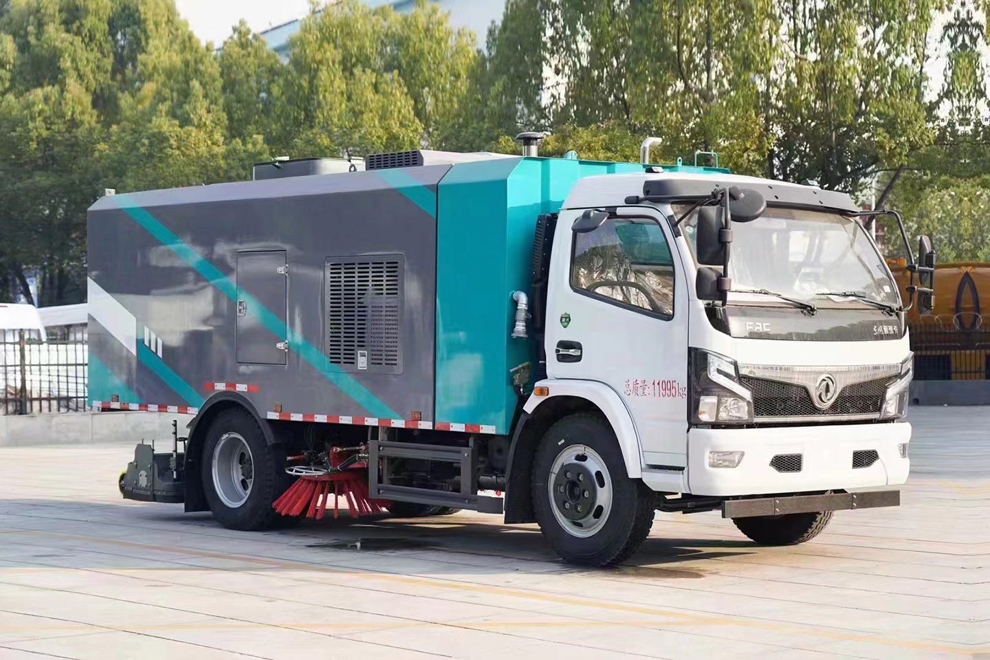 hjc888黄金城东风福瑞卡干湿两用吸尘车