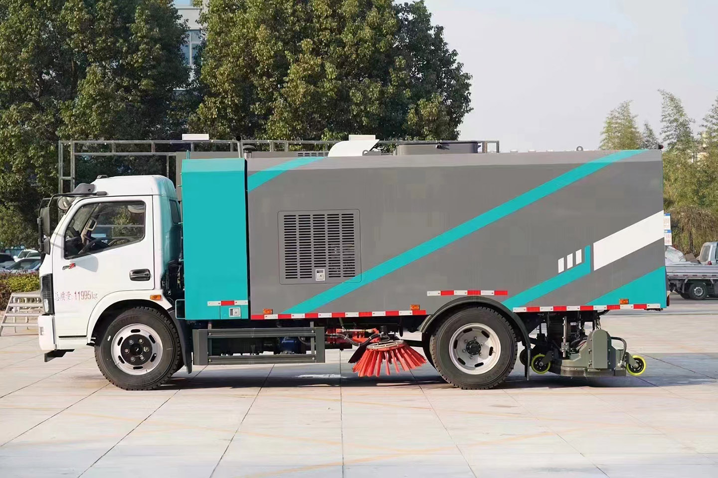 hjc888黄金城东风干湿两用吸尘车