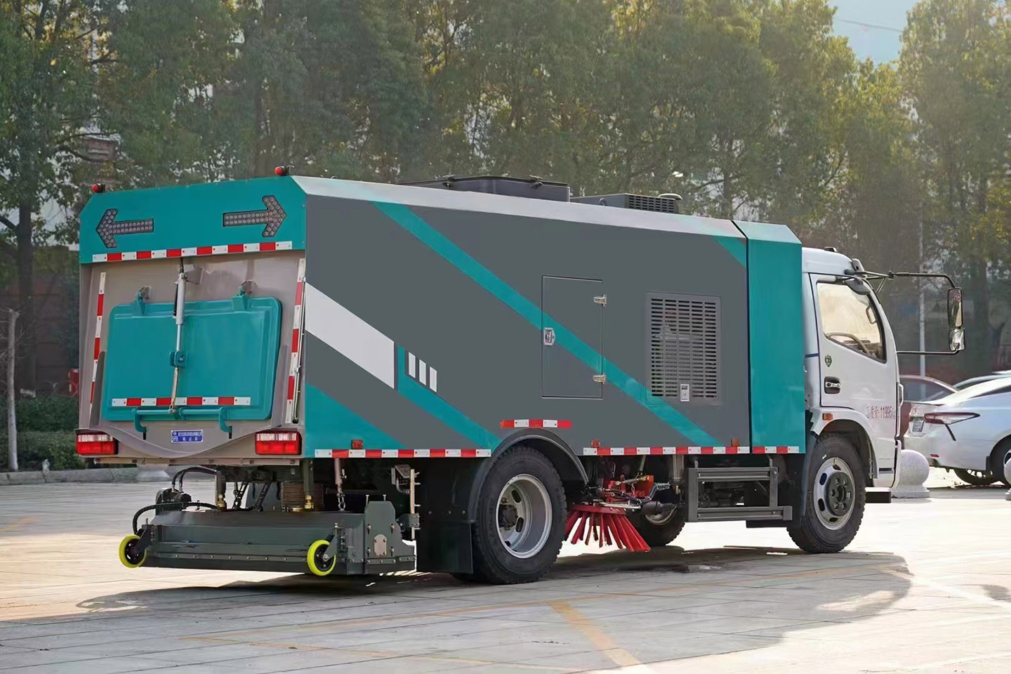 hjc888黄金城东风第三代干湿两用吸尘车,带洗扫功能和干扫功能