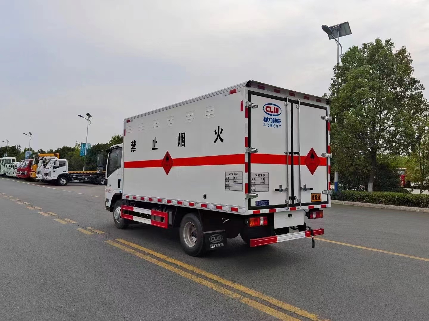 hjc888黄金城集团专用车系列五十铃爆破器材运输车