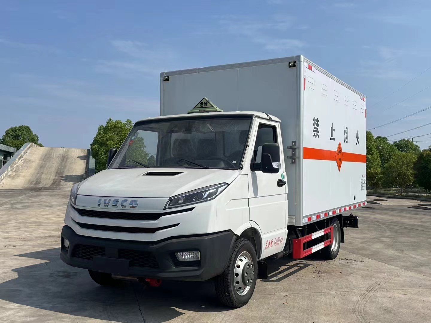hjc888黄金城专用车系列依维柯爆破器材运输车