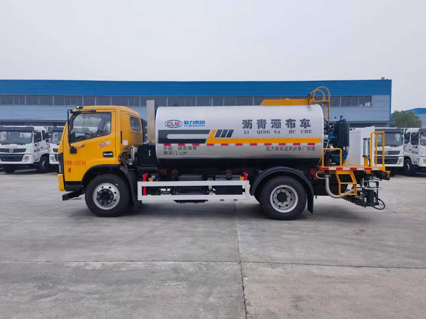 hjc888黄金城集团东风多利卡智能沥青洒布车