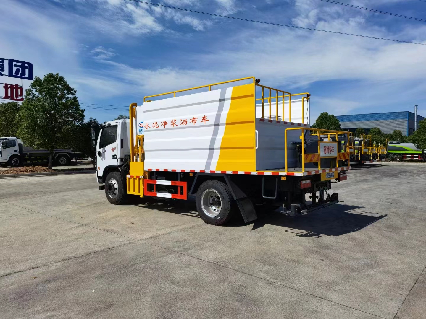 hjc888黄金城集团东风大多利卡水泥净浆洒布车